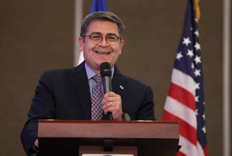 La justicia de Estados Unidos cierra el caso contra Juan Orlando Hernández tras anular su condena por narcotráfico